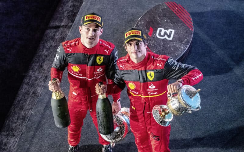 - Ferrari, Charles Leclerc'i Kırmızıda Tutmak İçin Bir Oyun mu Yapıyor?