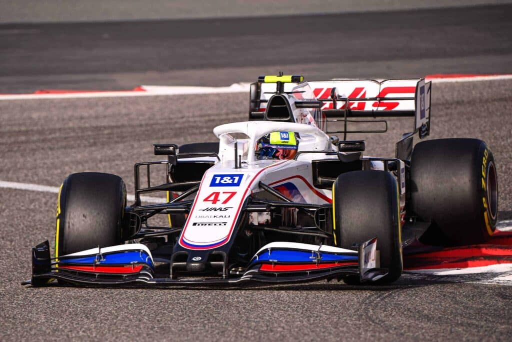 - Formula 1'de Yere Basma Kuvveti: Hız ve Performansın Arkasındaki Görünmez Güç