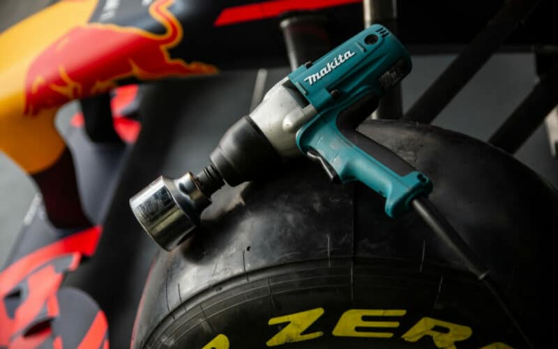 - Wheel Gun ile Tanışın: Formula 1 Pit Stop Essential