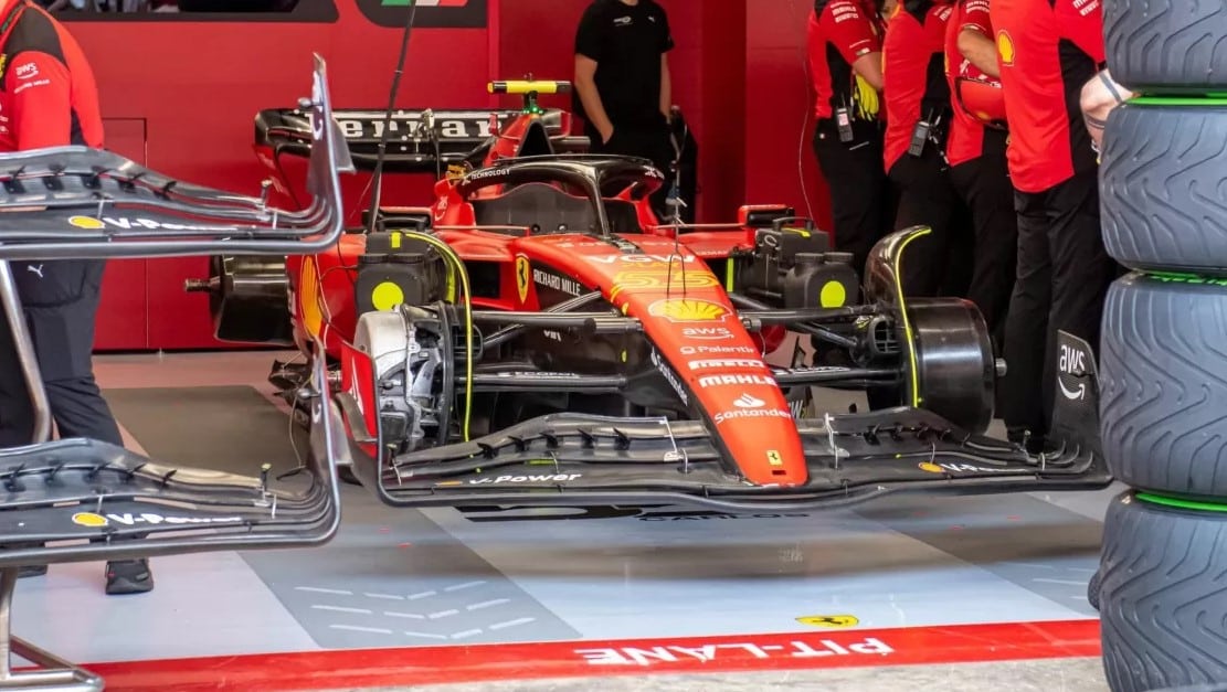 - Fotoğraflar : Ferrari'nin yeni sidepod'ları, zemini ve aynaları açıklandı